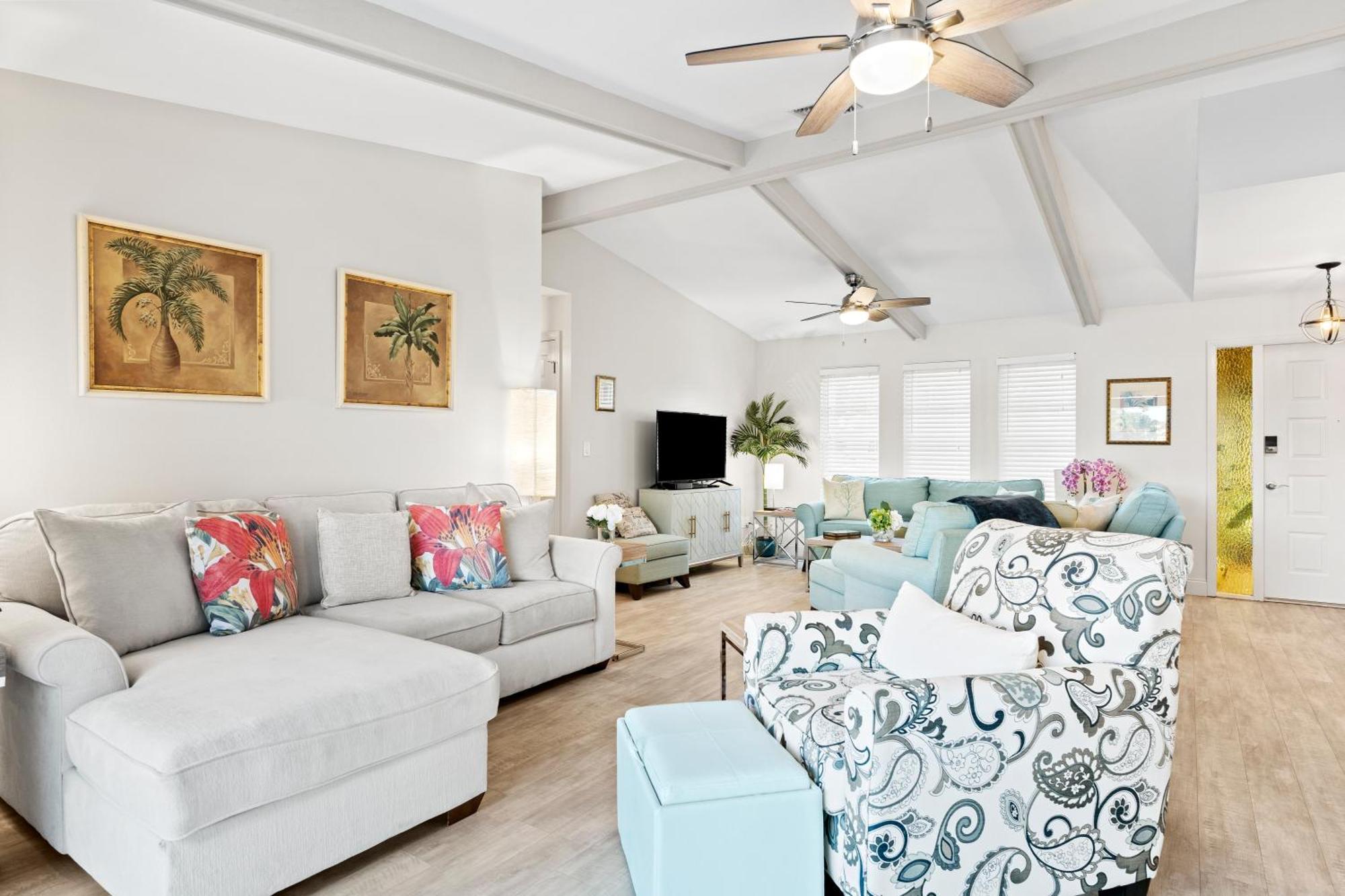 Serenity Waterfront Villa With King Suite, Private Pool, Great Lanai Enclosure And Long Water Views เคปคอรัล ภายนอก รูปภาพ