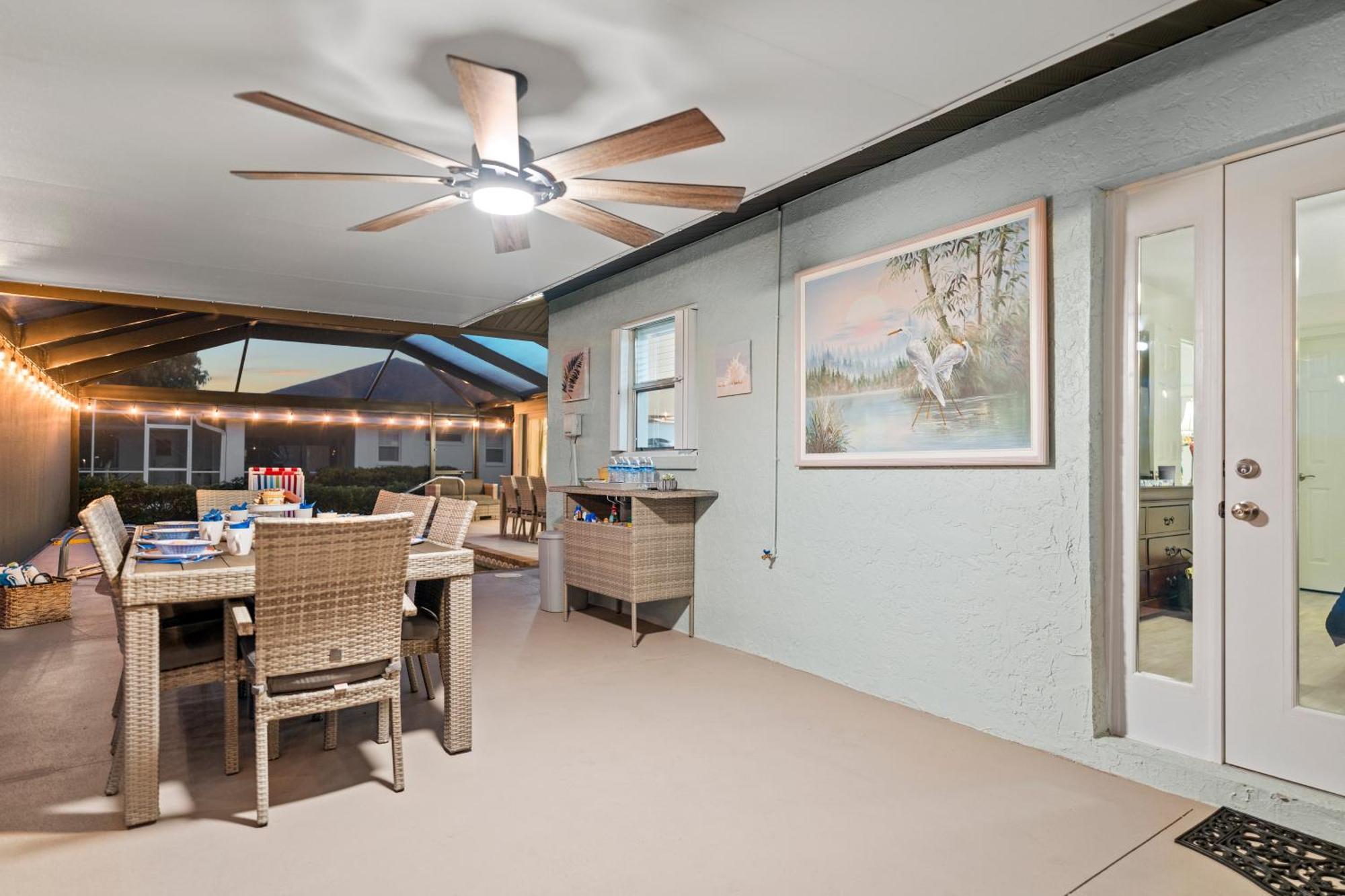 Serenity Waterfront Villa With King Suite, Private Pool, Great Lanai Enclosure And Long Water Views เคปคอรัล ภายนอก รูปภาพ