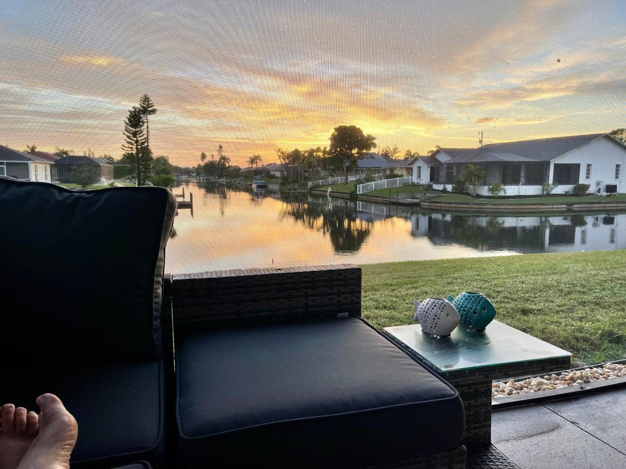 Serenity Waterfront Villa With King Suite, Private Pool, Great Lanai Enclosure And Long Water Views เคปคอรัล ภายนอก รูปภาพ