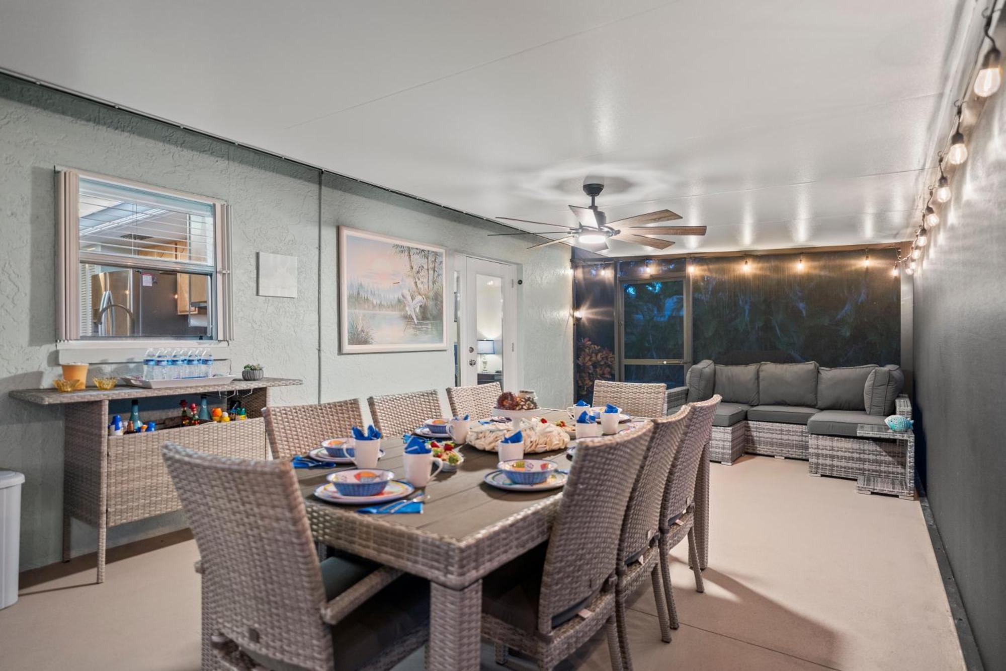 Serenity Waterfront Villa With King Suite, Private Pool, Great Lanai Enclosure And Long Water Views เคปคอรัล ภายนอก รูปภาพ